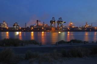 dunkerque-vues-ext-rieures-vue-nocturne-depuis-digue-du-braek-cr-ditphoto-arcelormittal-france-3204